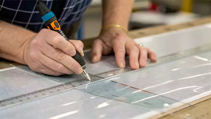 Details of cutting acrylic sheets